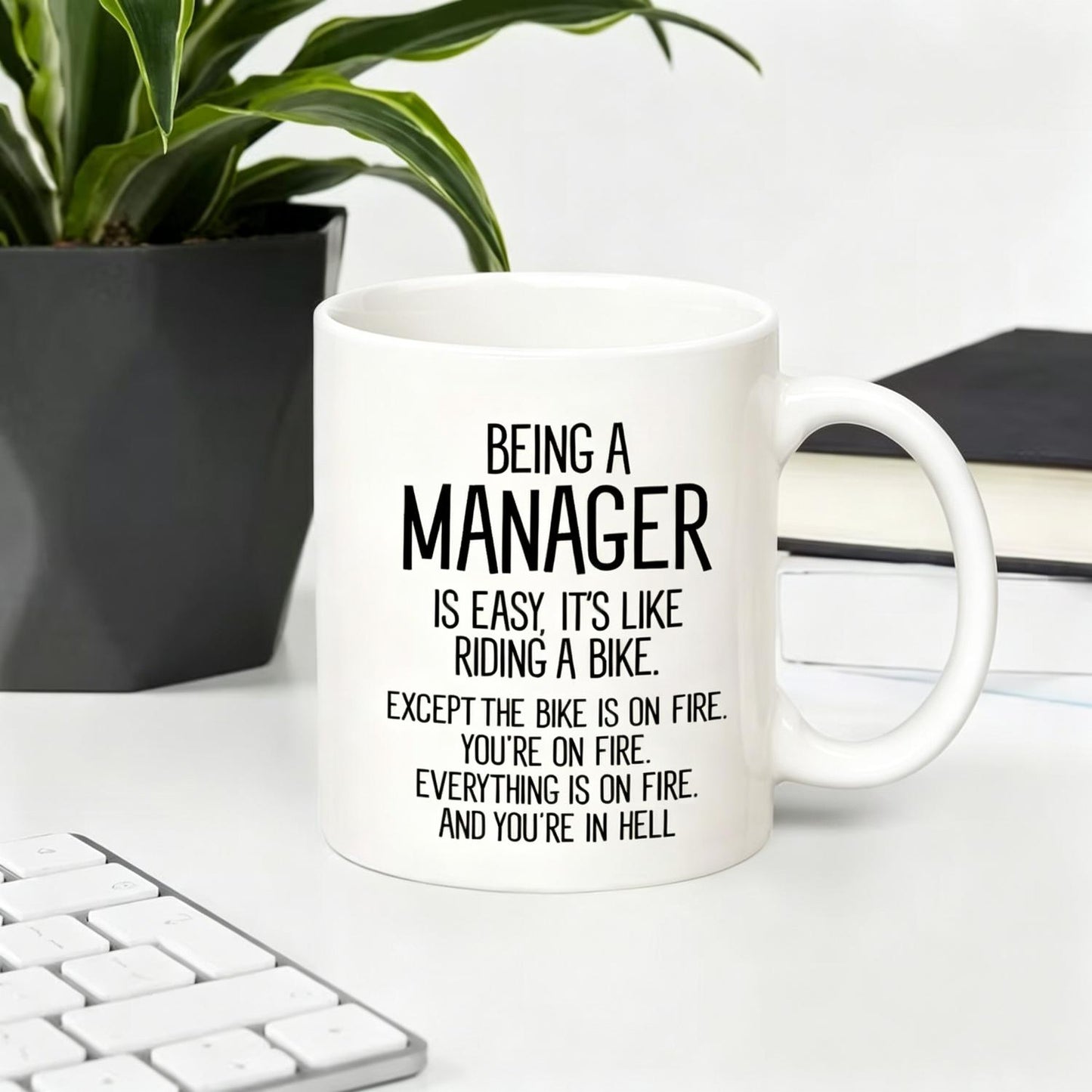 1pc Humor Ceramic Mug-11 Oz Black And White Coffee Cup Printed with The Text "It'S Easy to Be a Manager", Comes with a Gift Box, Suitable for a Funny Gift for Boss, Dad, Mom, Colleague Or Manager